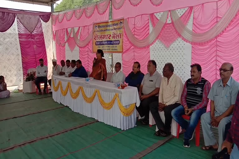 employment fair organized training information given to youth in barwani