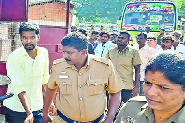 Youth attempt to tie Mangalya in a running bus