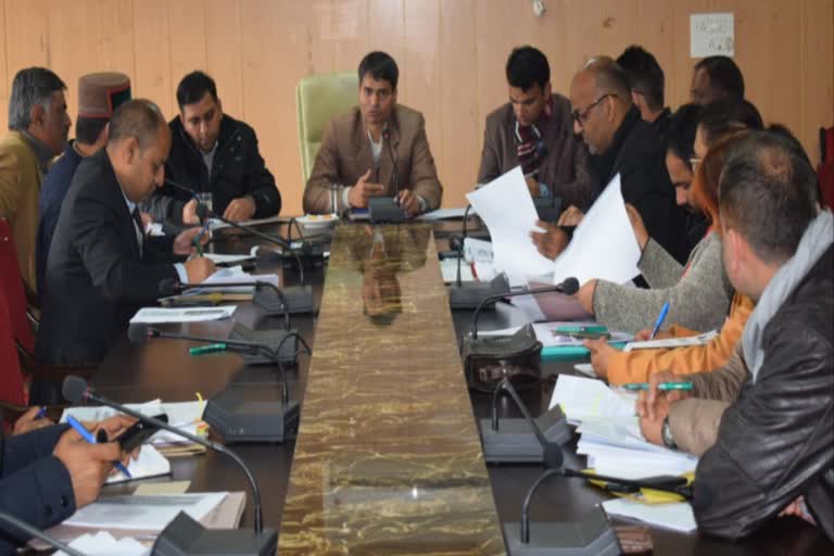 DC Mandi organizes meeting with officials