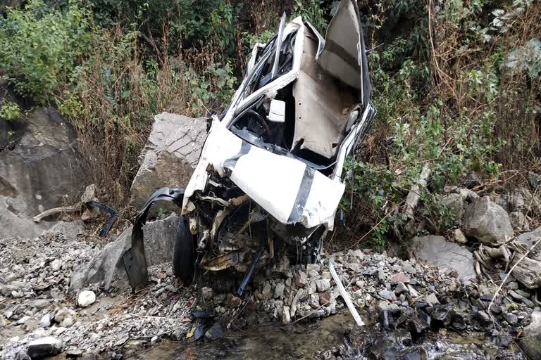 Car accident in Narendra Nagar