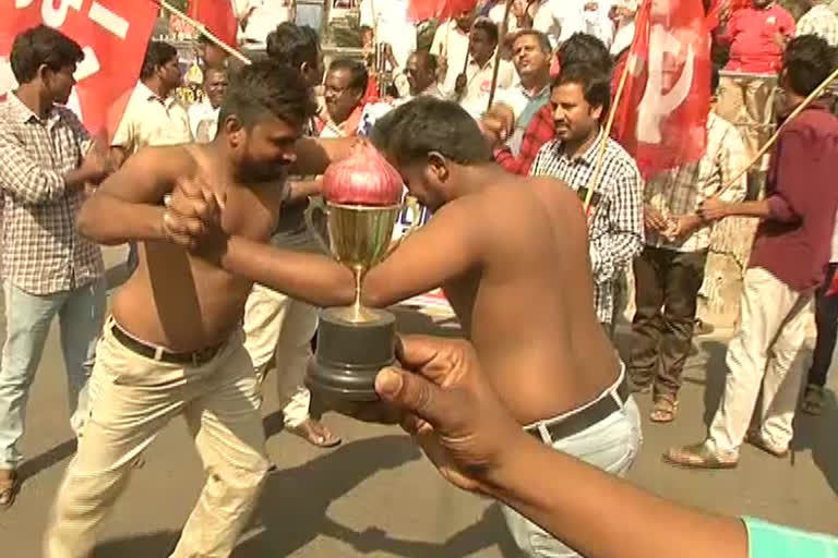 left parties dharnaa on onions high rates in guntur