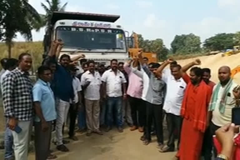 sand lorry drivers issue at jonnada  east godavari