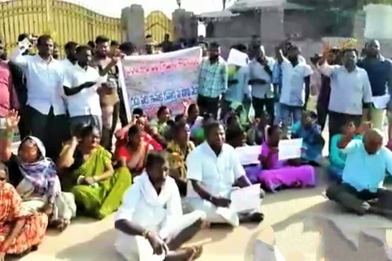 BANDA KOTHAPALLY VILLAGERS PROTESTED TO STOP SAND EVACUATION