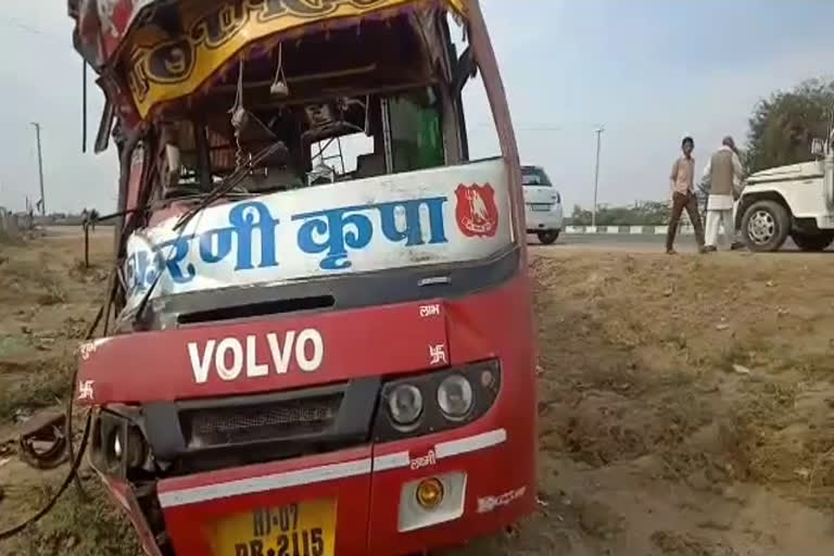 Unrestrained bus overturned full of sorrows, pali news, पाली न्यूज