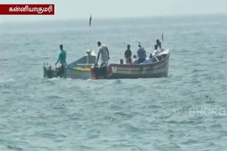 kanyakumari 17 fishermen rescued by their fisherfolks