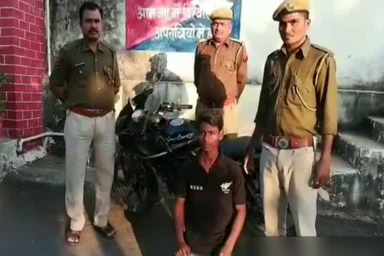 डूंगरपुर न्यूज, dungarpur latest news, Police arrested robber, शातिर बदमाश चढ़ा पुलिस के हत्थे, लूट और चोरी की वारदात