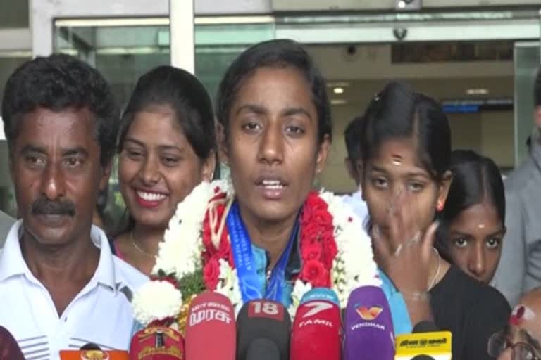 boxing-gold-medalist-kalaivani-pressmeet-in-chennai-airport