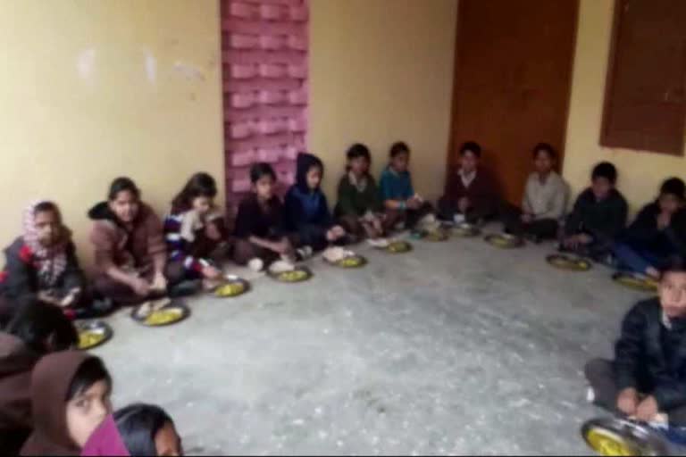 Poisonous mid day meal in hissar government school