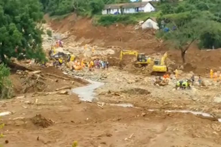 Wayanad authorities denies flood helping fund for locals including tribals  വയനാട്ടില്‍ ആദിവാസികളുള്‍പ്പെടെയുള്ളവര്‍ക്ക് പ്രളയ ധനസഹായം കിട്ടിയില്ലെന്ന് പരാതി  2600 കുടുംബാംഗങ്ങള്‍ക്കാണ് ഇനിയും സഹായം കിട്ടാനുള്ളത്  വയനാട്