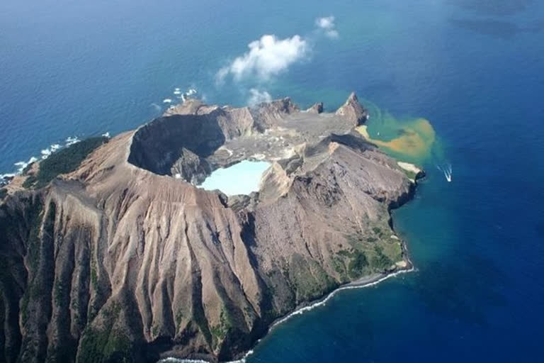 New Zealand: 6 bodies recovered from White Island days after volcanic eruption  വൈറ്റ് ഐലൻഡിൽ നിന്ന് ആറ് മൃതദേഹങ്ങൾ കണ്ടെടുത്തു