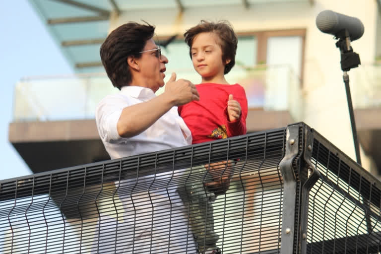 AbRam khan, AbRam khan asks paps to make way, shahrukh khan, shahrukh khan news, shahrukh khan updates