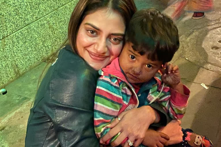 Nusrat Jahan shares adorable pics with toddler balloon seller