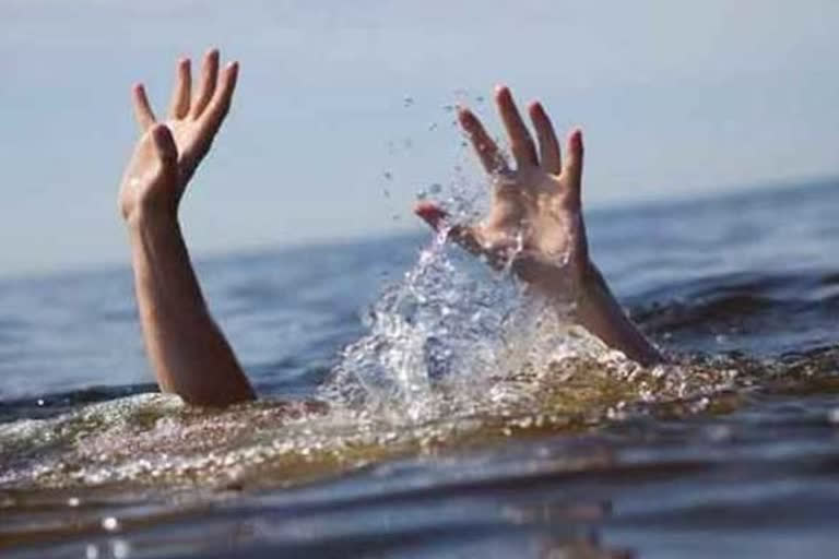 woman-with-two-children-commits-suicide-in-the-koyna-river