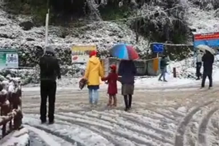 snowfall-in-many-areas-of-tehri