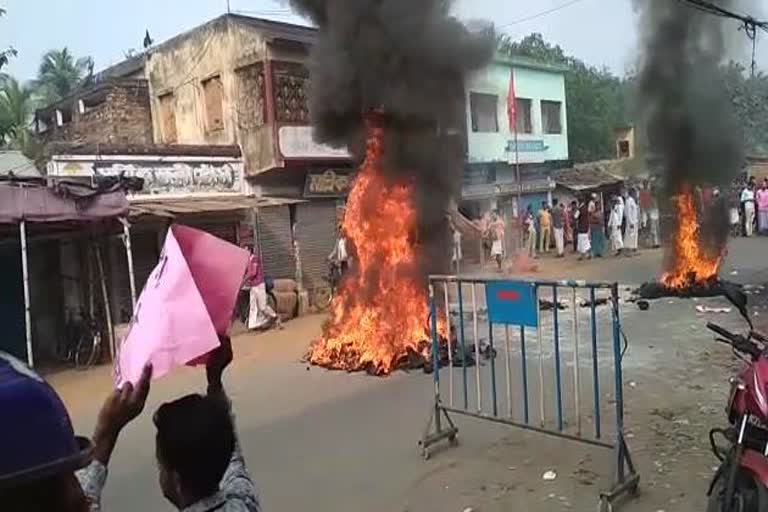 রাস্তা অবরোধ সাঁকরাইলে