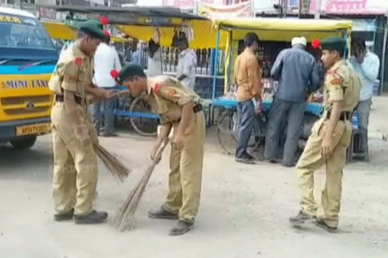 swatch-bharath-in-adilabad-students