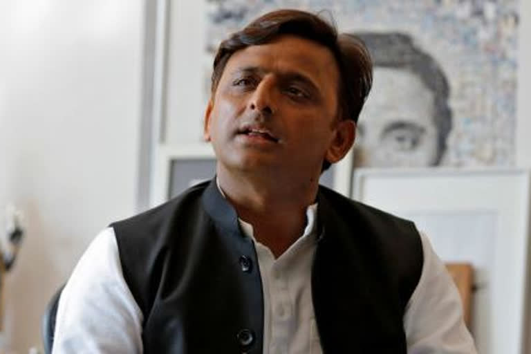 Akhilesh Yadav visits Unnao rape victim's house