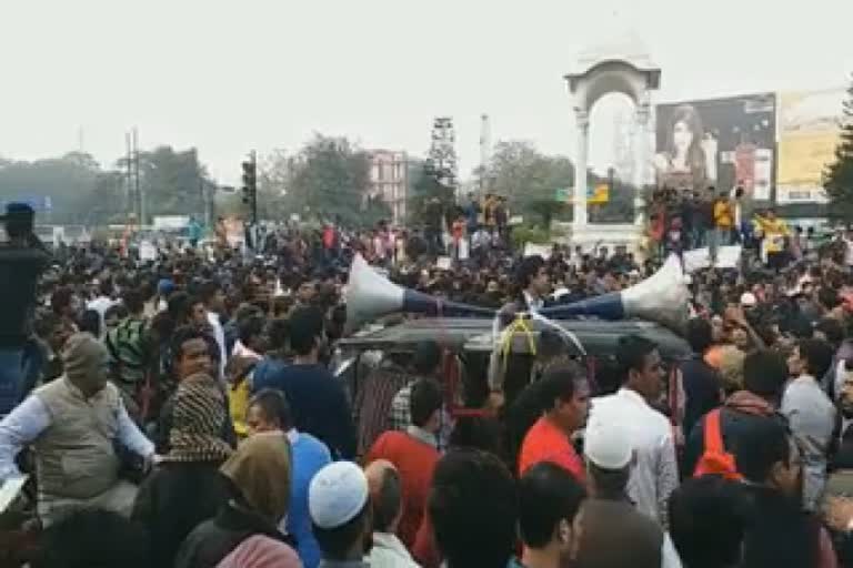 people protested against cab at kargil chowk in patna