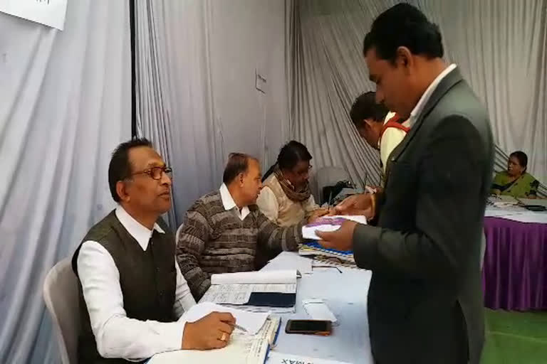 national-lok-adalat-organized-in-narsinghpur