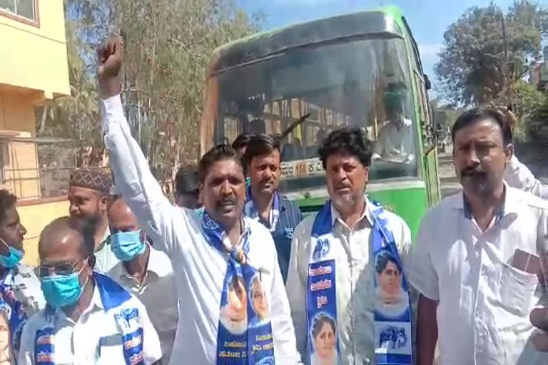 protests For demanding road repair