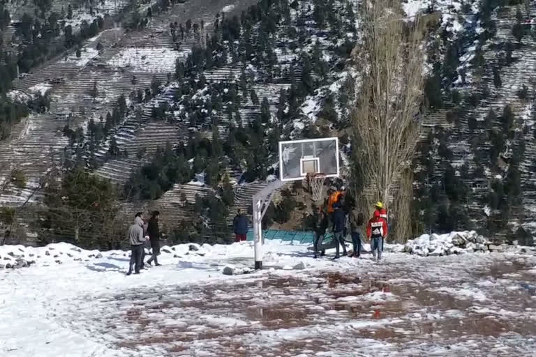 College students play with snow