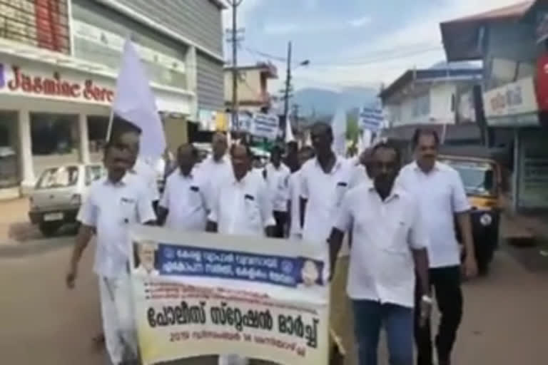 police station march by merchants assosiation  കടകള്‍ തീവെച്ച് നശിപ്പിച്ച കേസ്  പ്രതിഷേധവുമായി വ്യാപാരികള്‍  കണ്ണൂര്‍  കണ്ണൂര്‍ പ്രാദേശിക വാര്‍ത്തകള്‍