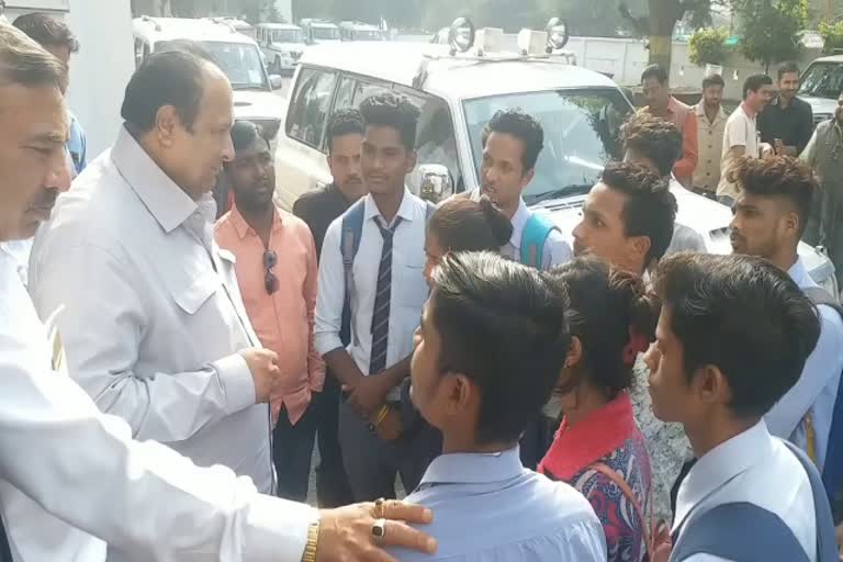 College students submitted memorandum in chhindwara