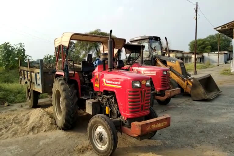 two-tractor-seized-in-sehore