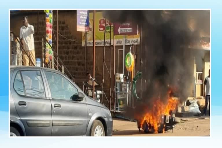 Activa bicycles burned at Karad Market