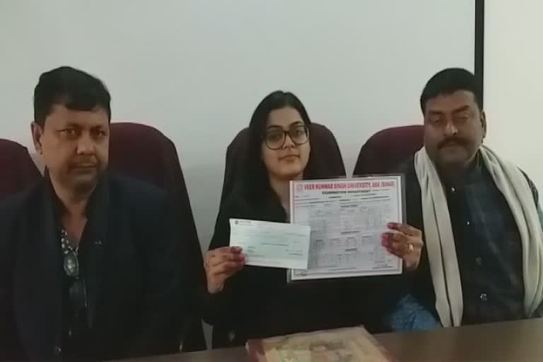 Surbhi Gupta became university topper in kaimur