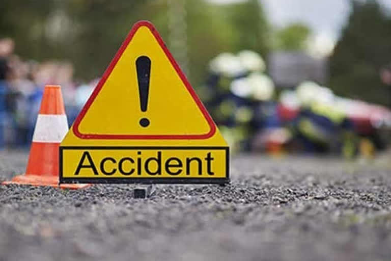 Road accident in UP  Muzaffarnagar road accident  യുപിയിൽ ബൈക്കപകടത്തിൽ രണ്ട് പുരോഹിതന്മാർ മരിച്ചു  ഉത്തർപ്രദേശ് അപകടം  ബൈക്കപകടം