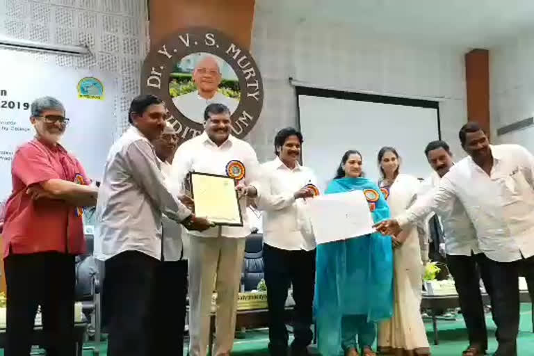 Awards were given to the   purist colonies   in Visakha