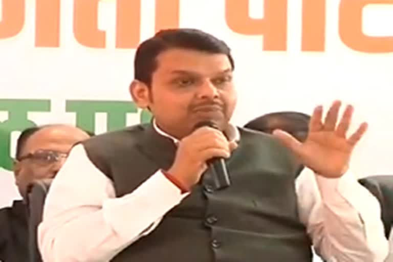 devendra fadnavis press live