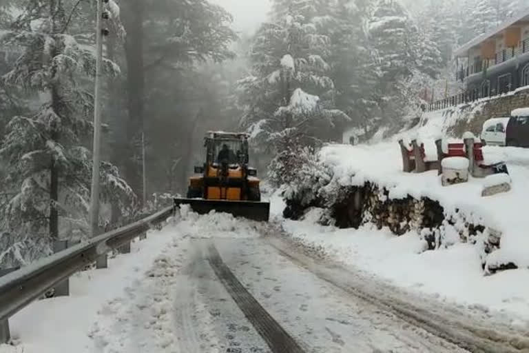 remove snowfall from road by Public works department in kinnaur