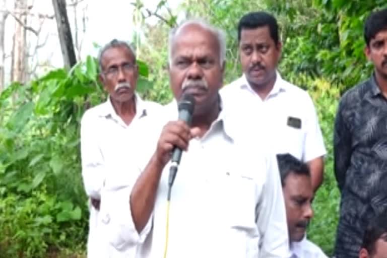 citu strike in idukki  project construction workers union  citu  adimali  മണല്‍വാരല്‍ നിരോധനം നീക്കണമെന്നാവശ്യപ്പെട്ട് സിഐടിയു സമരം  ഇടുക്കി