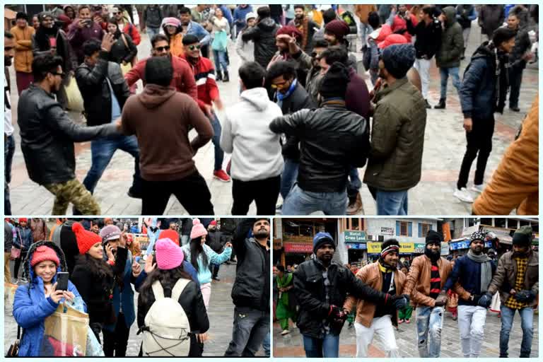 Tourists dance in Manali