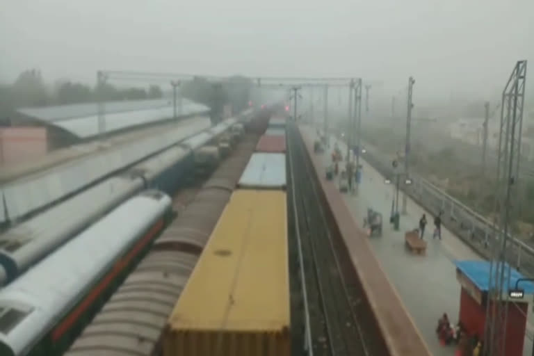 शीतलहर ने बढ़ाई ठिठुरन, Marwar junction wrapped in fog