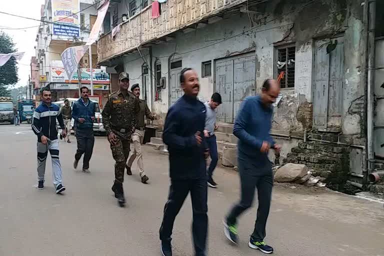 Officers and players race on the occasion of Victory Day