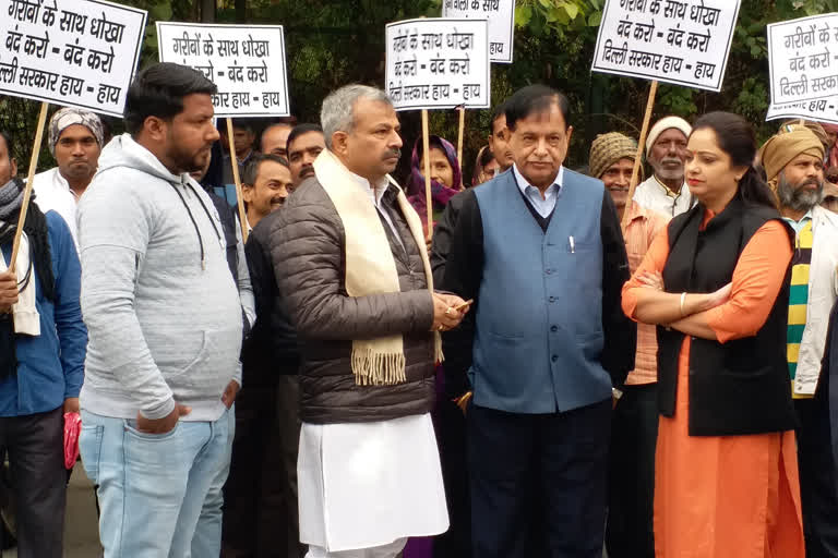 Delhi Urban Shelter Improvement Board members protest against Delhi government