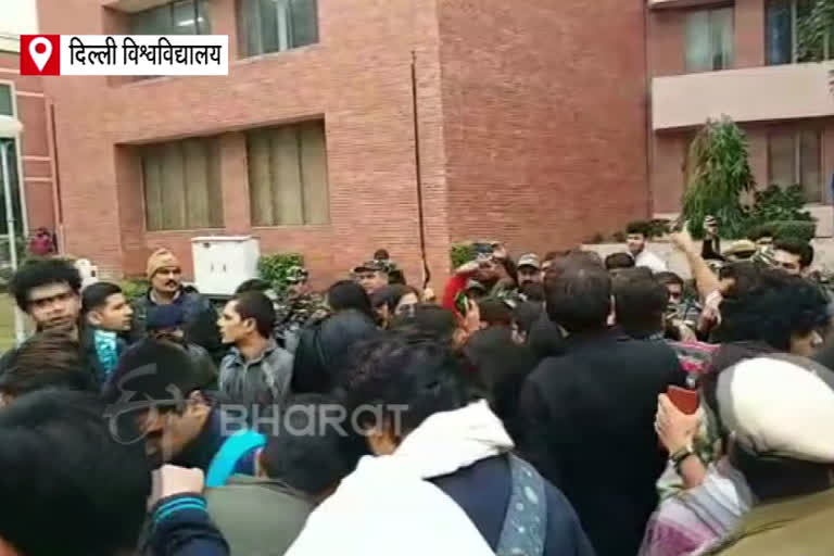 Fight among students of Delhi University