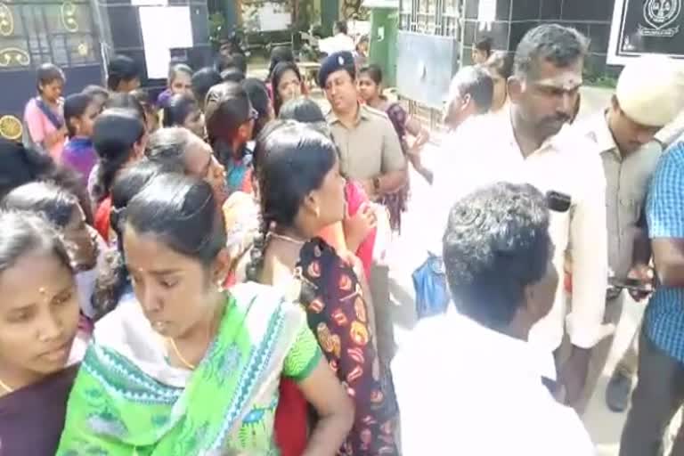 Students protest for free laptop, மடிக்கணினி போராட்டம்