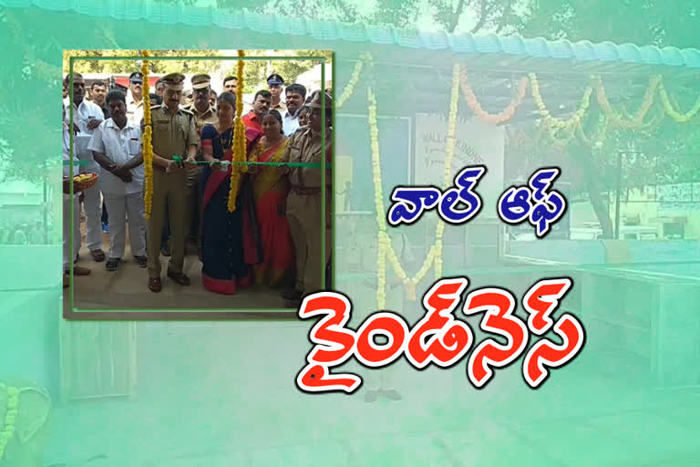 karimnagar cp kamalasan reddy inaugrated wall of kindness in huzurabad police station