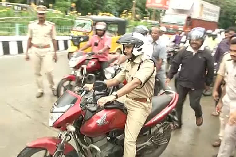 tirupathi SP on helmet