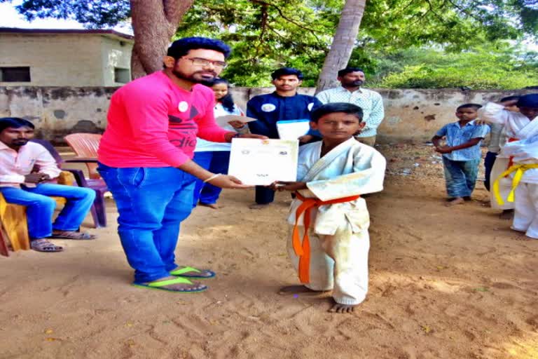 karate-performance-in-gangavathi-by-rajarajeshwari-public-school-students