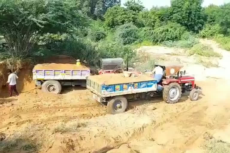 sixteen illegally moving sand tractors gets ceazed at chittor district