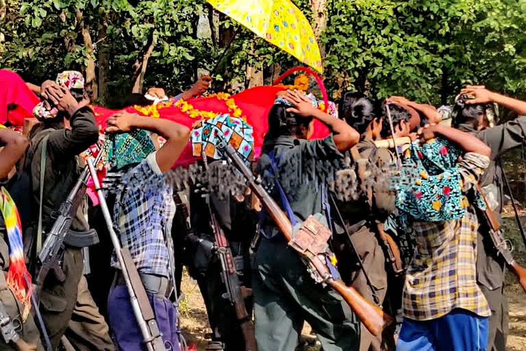 naxalites shared photos of naxal ramanna funeral in jagdalpur