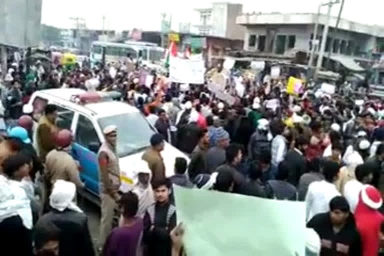 people protest against lathicharge on Jamia students in nuh