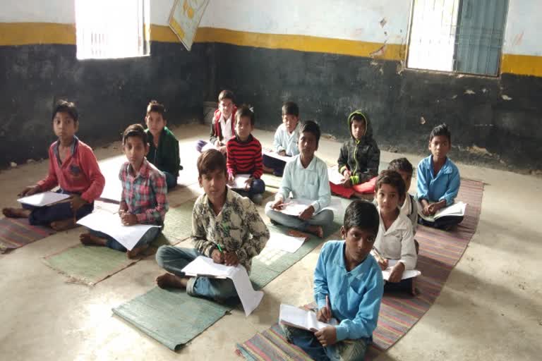 Jabalpur government school does not have a teacher