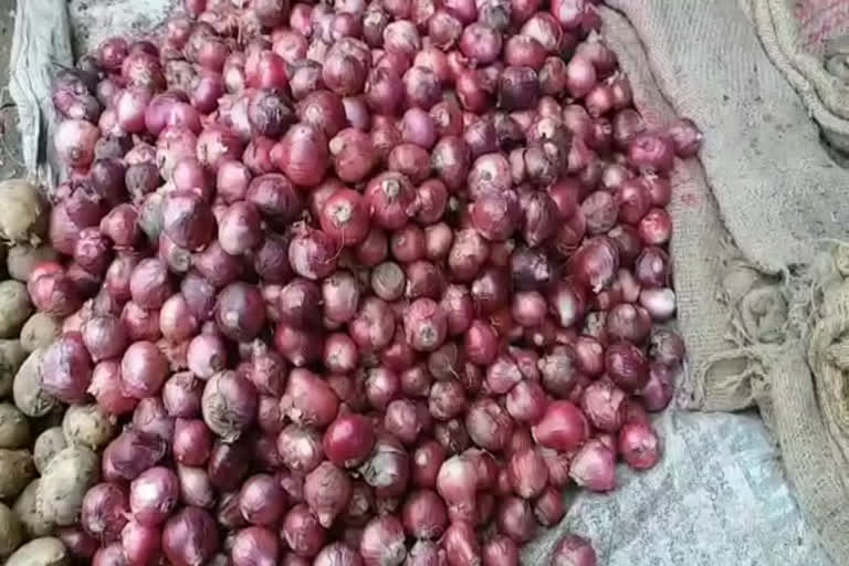 100 rupees onion being sold in rewari