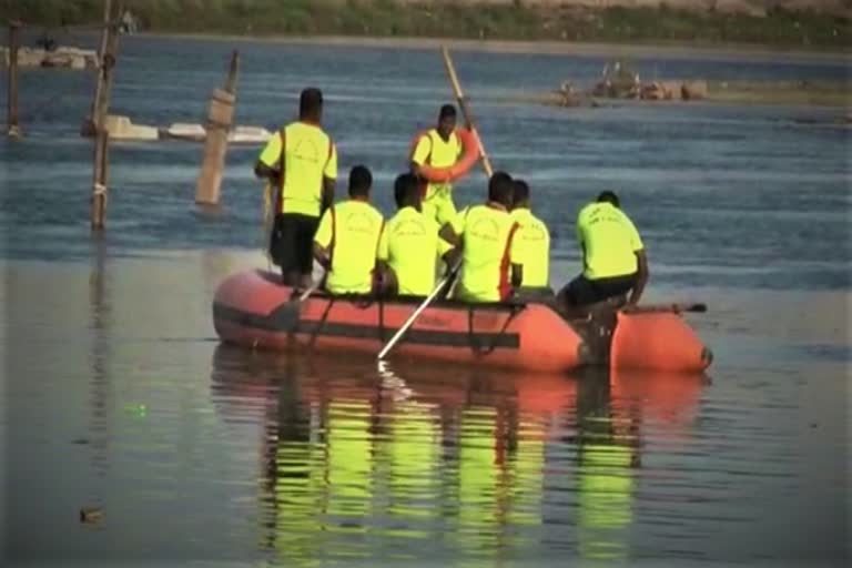 Young dead body rescue from vaigai river